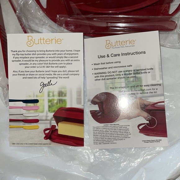 Butterie Convenient Flip-Top Lid Matching Spreader Included
Butter Dish - Picture 7 of 7